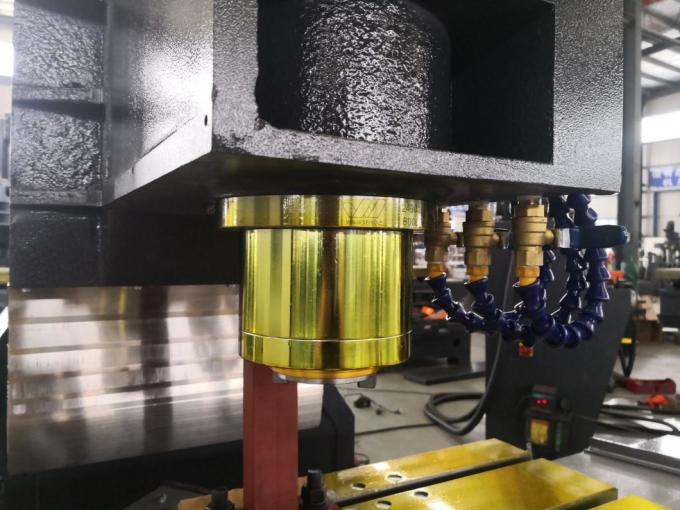 মেটাল ওয়ার্কিং উল্লম্ব Cnc মেশিন ROHS CNC মিলিং এবং তুরপুন কেন্দ্র 3