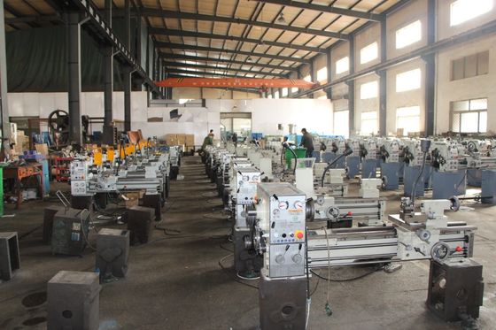 QL1320 অনুভূমিক Cnc লেদ সারফেস রুক্ষতা মেটাল পাইপ থ্রেড মেশিন